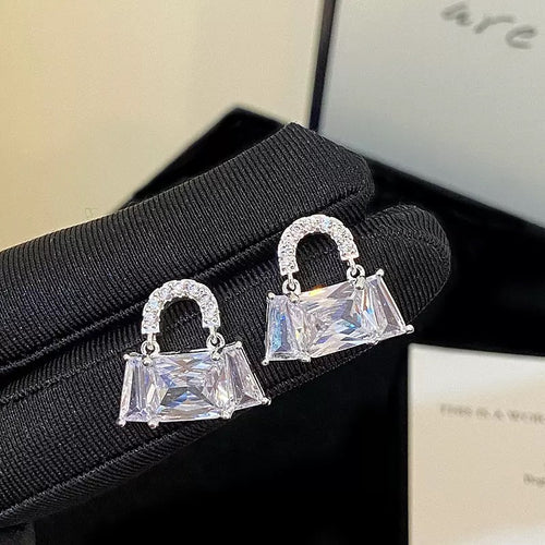 Earrings(unique, beautiful, fashionable)