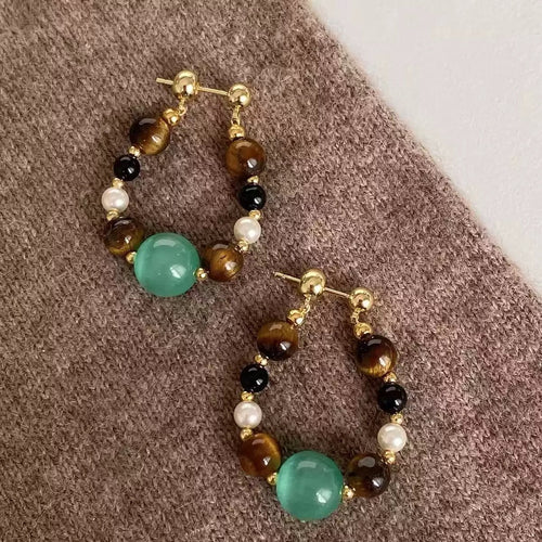 Earrings(unique, beautiful, fashionable)